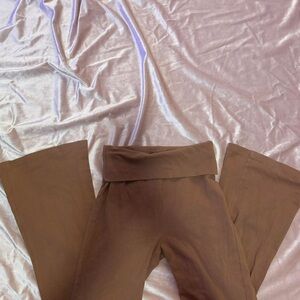 Brown flare leggings with foldable waist
#flareleggings #foldleggings